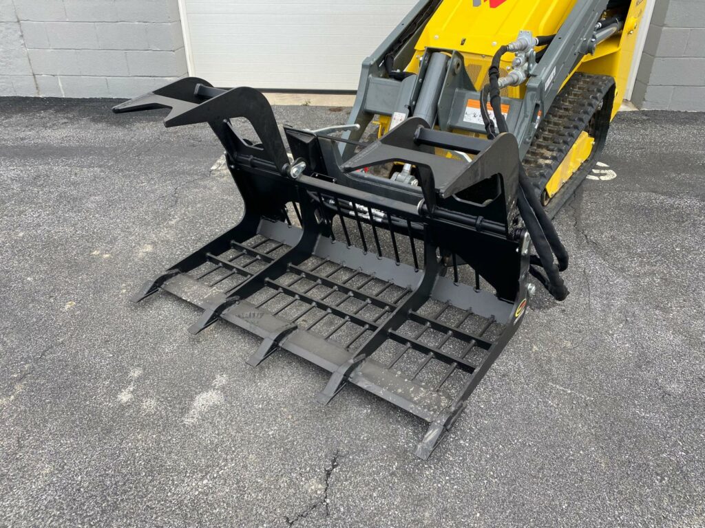 Mini Skid Steer with grapple attchment